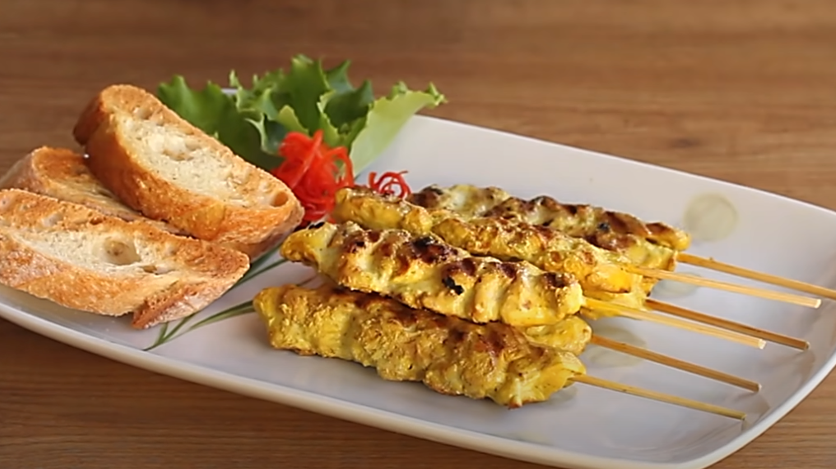 Satay de Pollo Indonesio